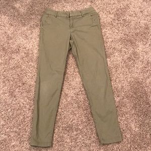 H&M Olive color pants - size 6